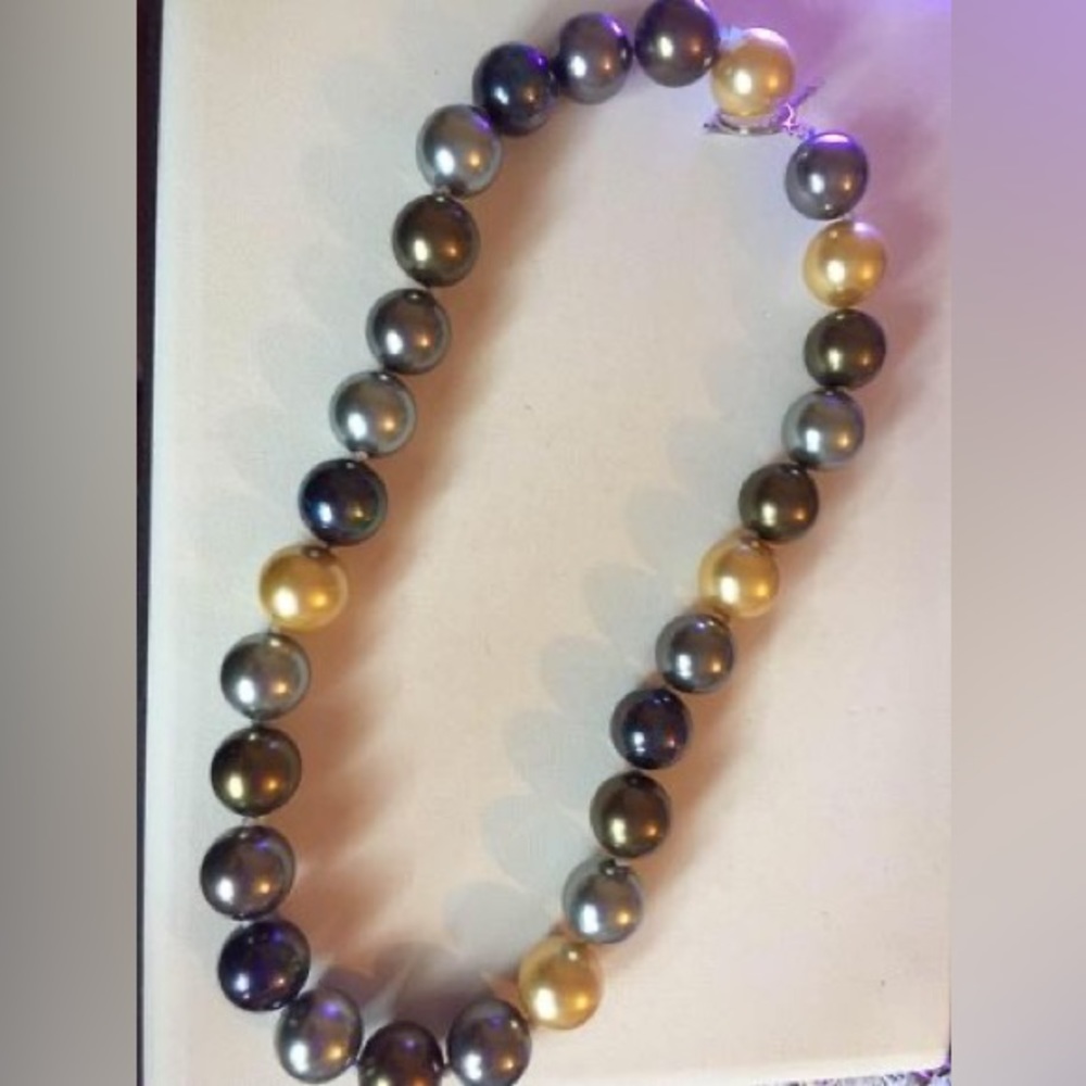 Pearl necklace (sterling silver closure)